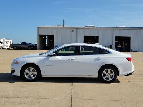 Used 2024 Chevrolet Malibu LT image 3