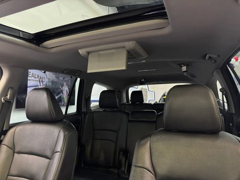 Used 2017 Honda Pilot Touring image 21