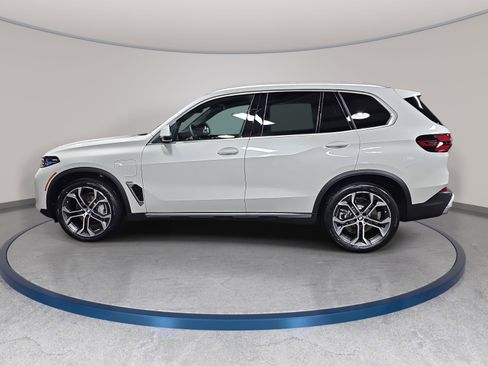 New 2026 BMW X5 xDrive50e w/ Climate Comfort Package AWD/4WD image 8