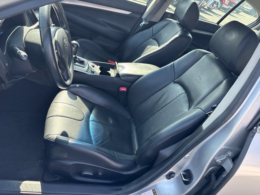 Used 2010 INFINITI G37 Journey RWD image 16