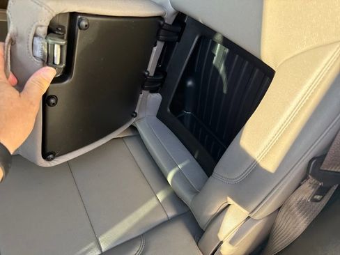 Used 2022 GMC Sierra 1500 SLT w/ SLT Convenience Package image 19