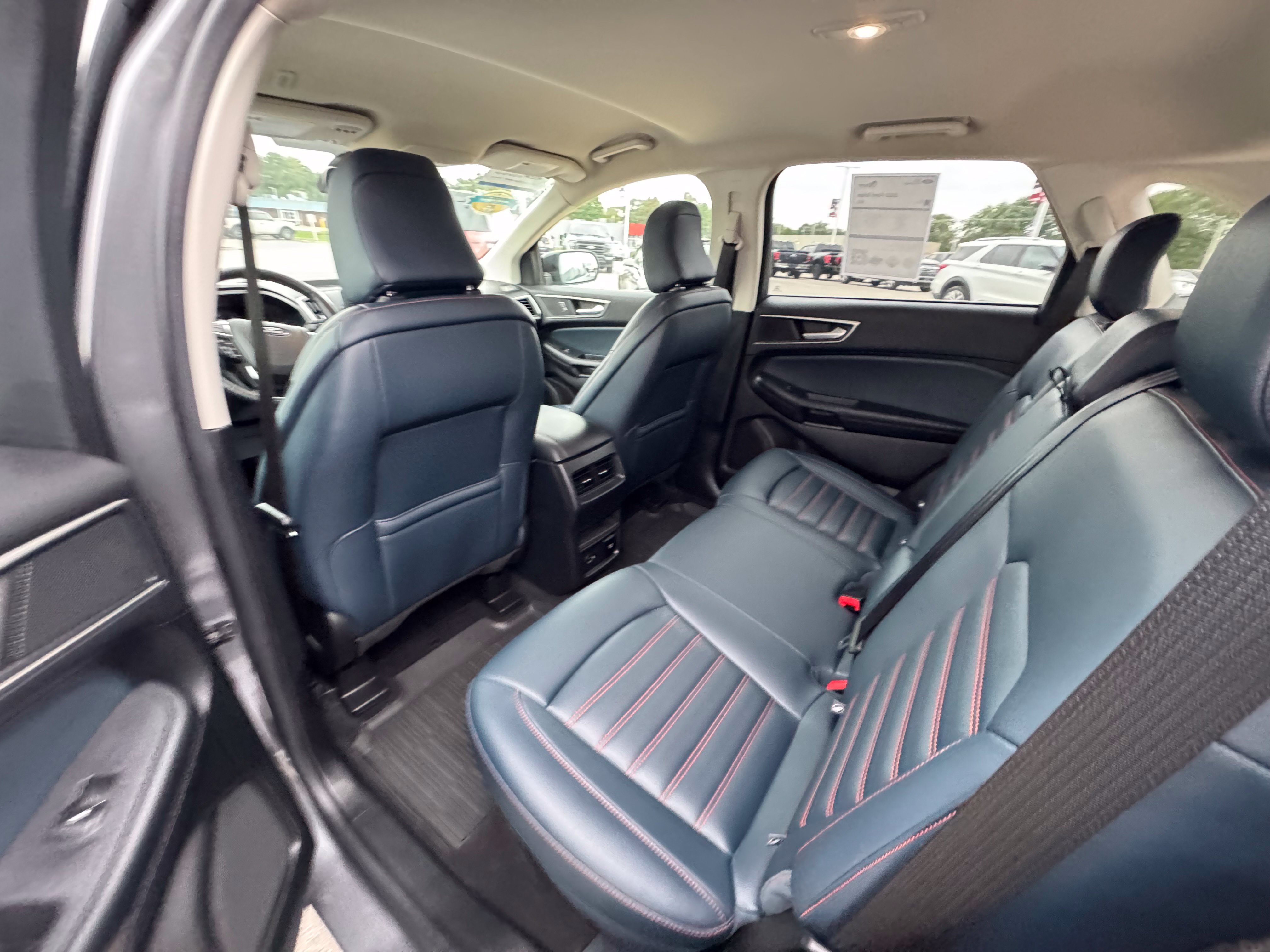 Certified 2022 Ford Edge SEL w/ Sport Appearance Package AWD/4WD image 26