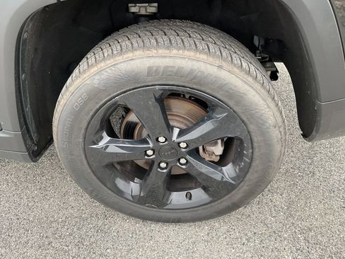 Used 2023 Jeep Grand Cherokee L Limited w/ Black Appearance Package image 6