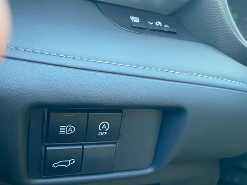 Used 2024 Toyota Highlander LE image 27