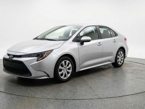 Used 2025 Toyota Corolla LE FWD image 3