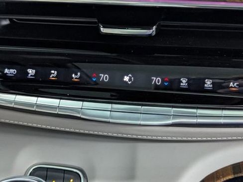 Used 2024 Cadillac Escalade Sport Platinum w/ LPO, ONYX Package AWD/4WD image 9