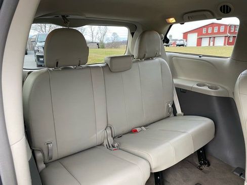 Used 2014 Toyota Sienna XLE image 27