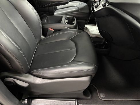Used 2025 Chrysler Pacifica Select FWD image 56