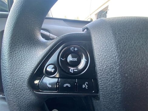 Used 2019 Toyota Prius LE image 18