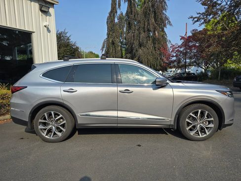 Used 2022 Acura MDX w/ Technology Package AWD/4WD image 3