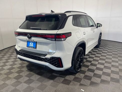 New 2026 Volkswagen Tiguan SE R-Line AWD/4WD image 7