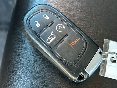 Used 2019 Jeep Cherokee Trailhawk w/ Comfort/Convenience Group image 33