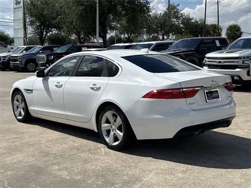 Used 2018 Jaguar XF 25t image 3