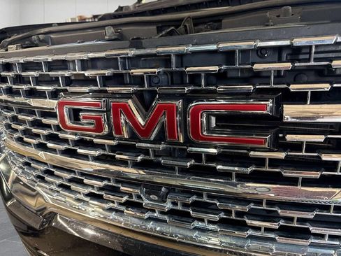 Used 2021 GMC Acadia Denali w/ Denali Ultimate Package AWD/4WD image 9