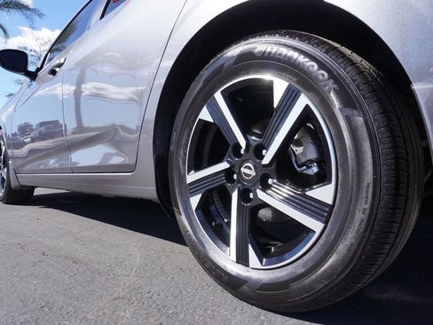 Certified 2025 Nissan Sentra SV image 6