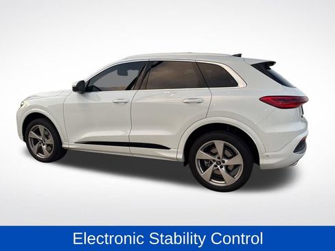 Used 2025 Audi Q5 Premium Plus AWD/4WD image 5