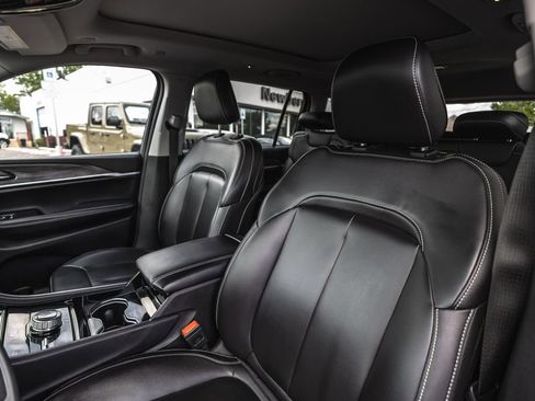 Used 2023 Jeep Grand Cherokee L Limited AWD/4WD image 21