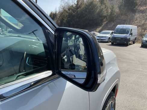 Used 2025 Jeep Grand Wagoneer L Series III image 30