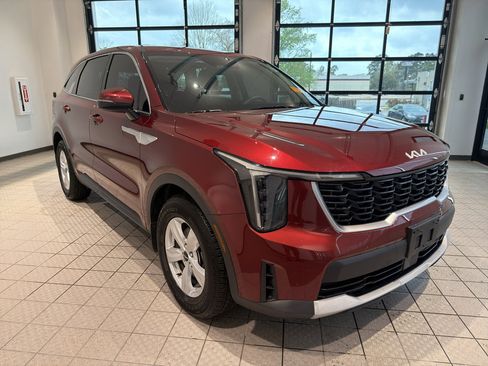 Certified 2024 Kia Sorento LX image 7