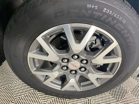 Used 2023 GMC Acadia SLT w/ LPO, Floor Liner Package FWD image 22
