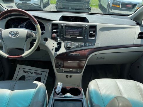 Used 2011 Toyota Sienna Limited w/ Premium Pkg AWD/4WD image 24