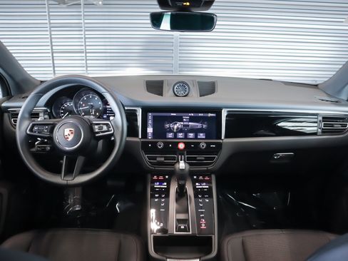 Used 2025 Porsche Macan image 14
