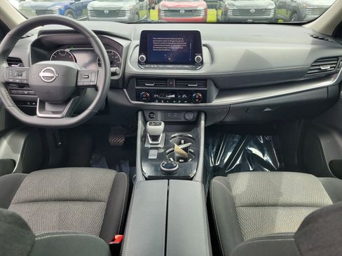 Used 2025 Nissan Rogue SV AWD/4WD image 9