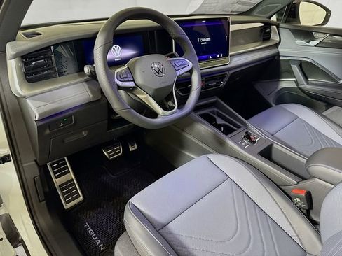 New 2026 Volkswagen Tiguan SE R-Line image 5