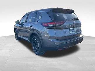 Used 2024 Nissan Rogue SV video 3