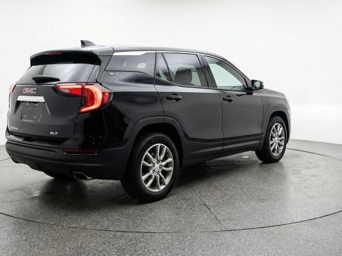 Used 2024 GMC Terrain SLT image 9
