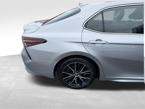 Used 2024 Toyota Camry SE image 4