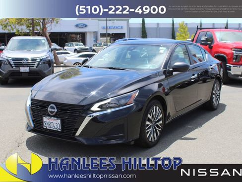 Used 2025 Nissan Altima 2.5 SV FWD image 3