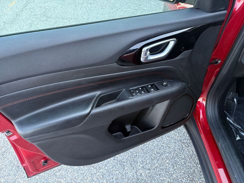 Used 2025 Jeep Compass Trailhawk image 18