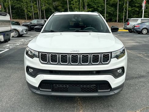 Used 2024 Jeep Compass Latitude AWD/4WD image 5