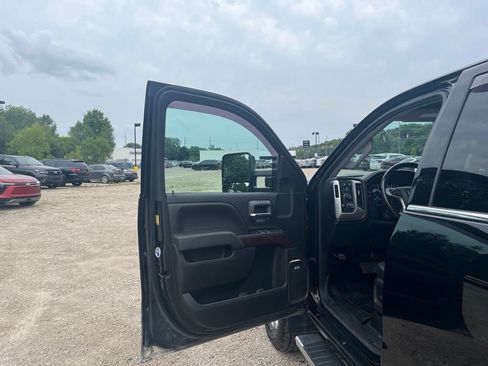 Used 2018 GMC Sierra 2500 SLT w/ Duramax Plus Package AWD/4WD image 16