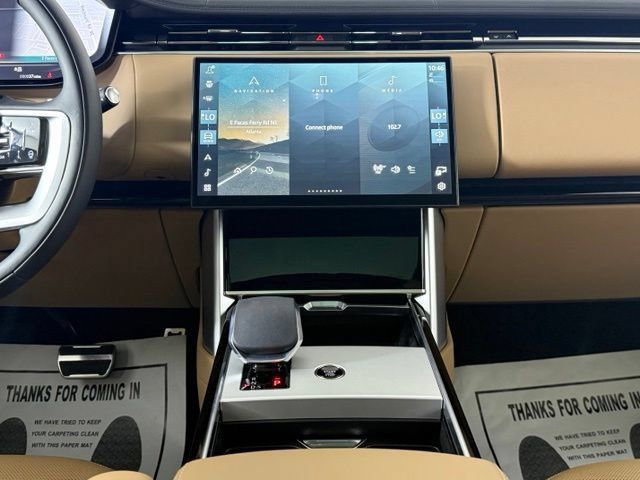 New 2026 Land Rover Range Rover Long Wheelbase SE AWD/4WD image 28