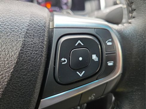 Used 2015 Toyota Camry SE FWD image 19