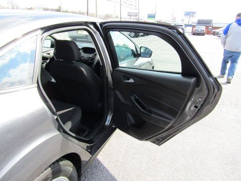 Used 2016 Ford Focus SE FWD image 22