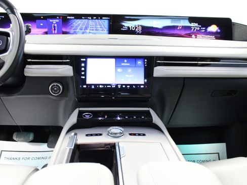 Used 2025 Lincoln Navigator L Reserve AWD/4WD image 19