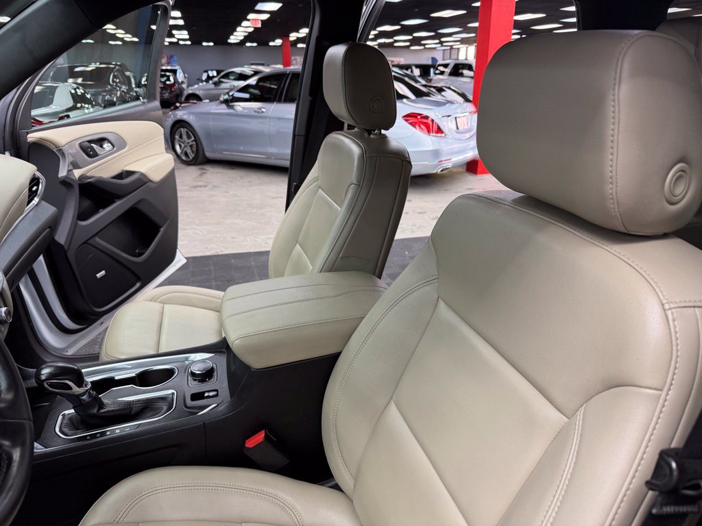 Used 2022 Chevrolet Traverse LT w/ LT Premium Package FWD image 34