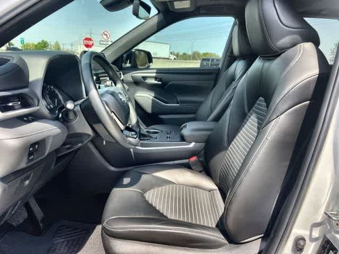 Used 2023 Toyota Highlander XSE image 11
