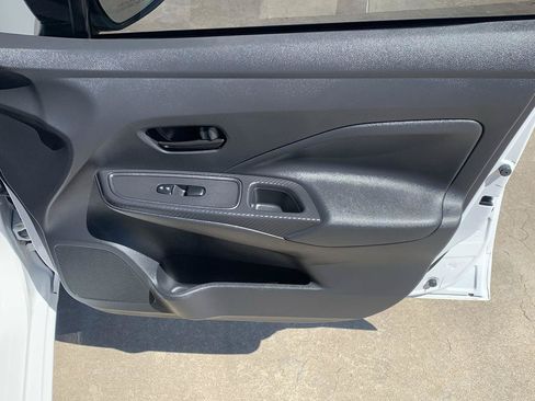 Used 2022 Nissan Versa S FWD image 13