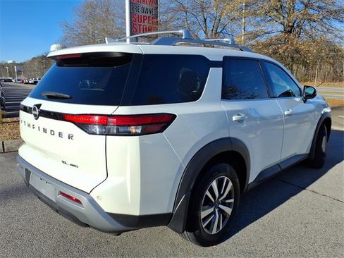 Certified 2024 Nissan Pathfinder SL image 17