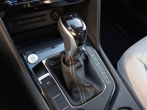 Certified 2025 Volkswagen Taos SE w/ Panoramic Sunroof Package image 15