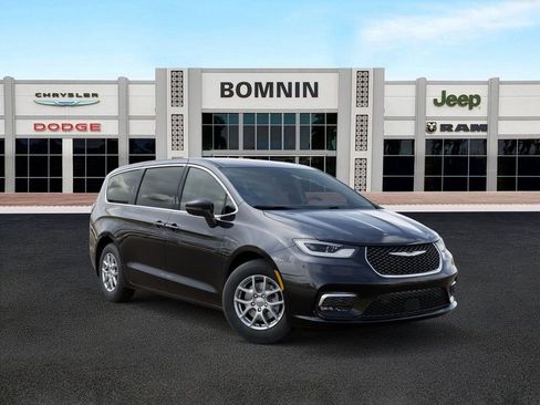 New 2026 Chrysler Pacifica Select image 5