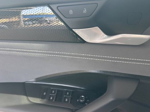 New 2026 Volkswagen Tiguan SE AWD/4WD image 9