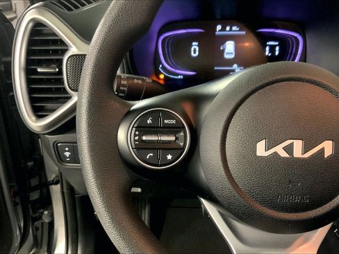 Used 2025 Kia Soul LX FWD image 10