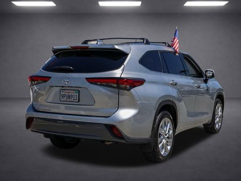 Used 2023 Toyota Highlander Limited FWD image 4