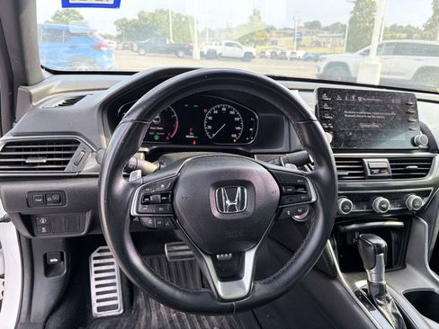 Used 2018 Honda Accord Sport image 9
