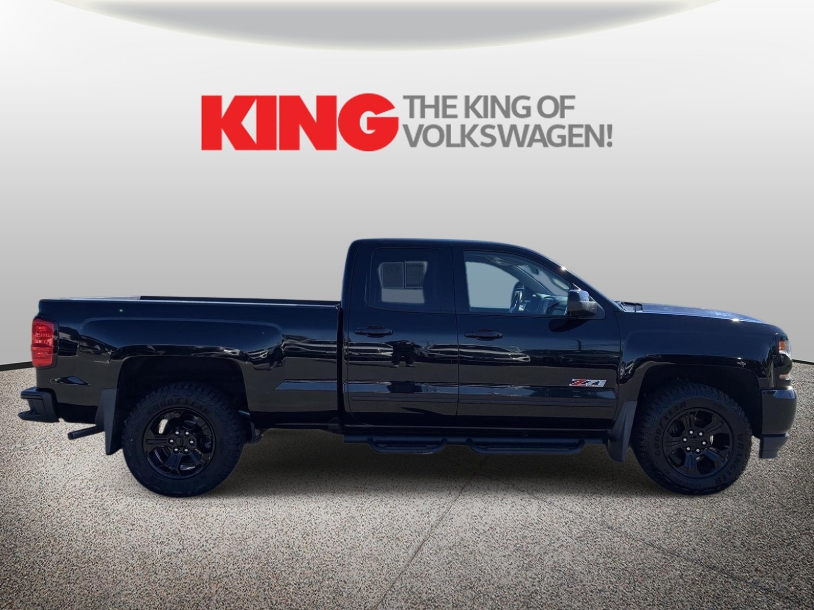 Used 2018 Chevrolet Silverado 1500 LT w/ Midnight Edition AWD/4WD image 2